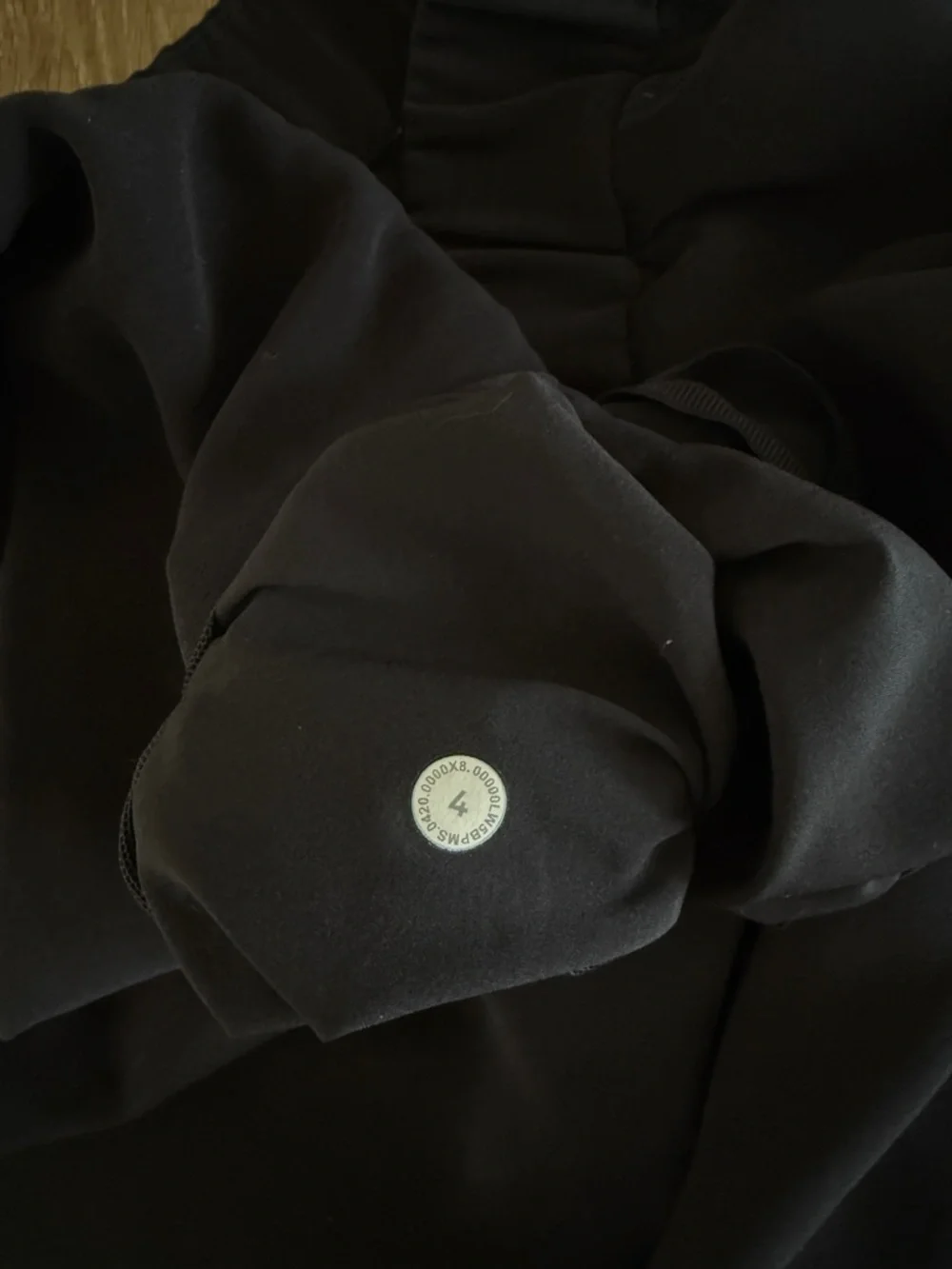 Lululemon On The Fly Pants Black‎ Luxtreme Size 4 Women’s Pants
